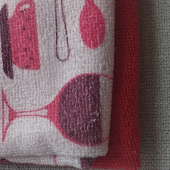 Microfiber 2 Kitchen Towels Red 16 in x 24in - Picture 2 of 6